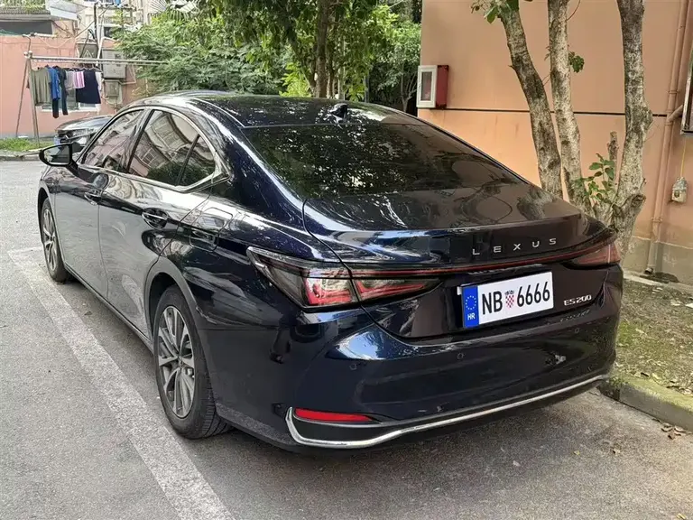 Lexus ES 200 Premium Enjoyment