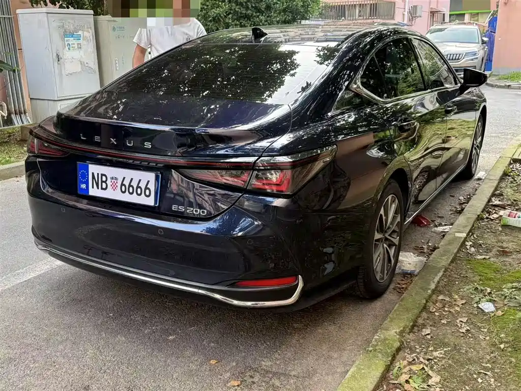 Lexus ES 200 Premium Enjoyment