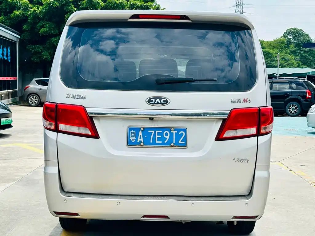 Refine M4 1.9 T Diesel Manual Luxury