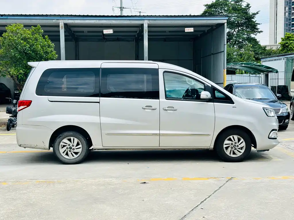 Refine M4 1.9 T Diesel Manual Luxury