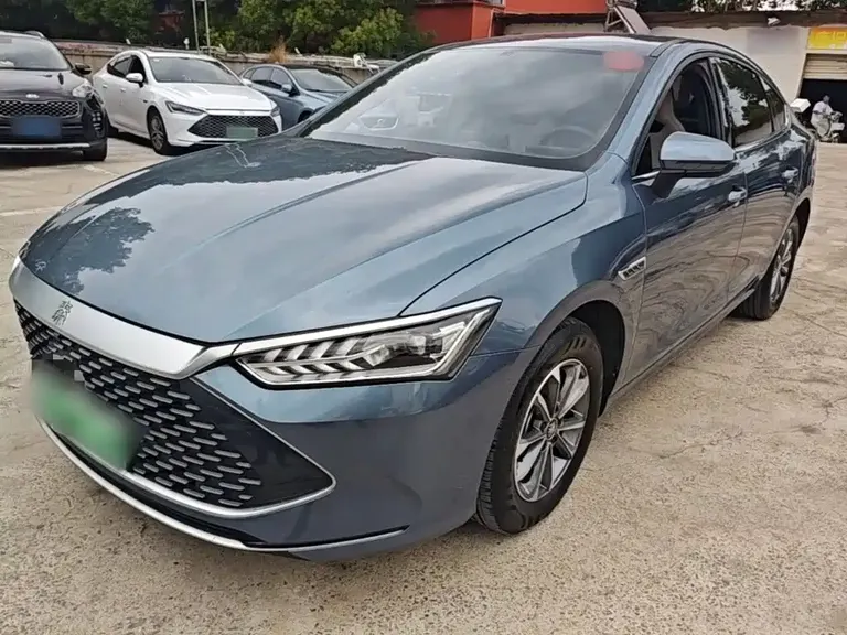 BYD Qin PLUS Glory DM-i 55 KM Leading