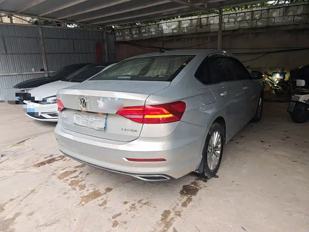 Lavida 1.5 L Auto Vision CN-VI