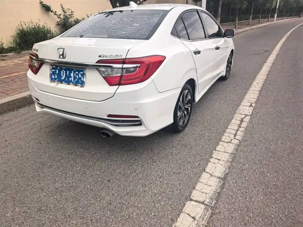 Crider 1.8 L CVT Luxury Special
