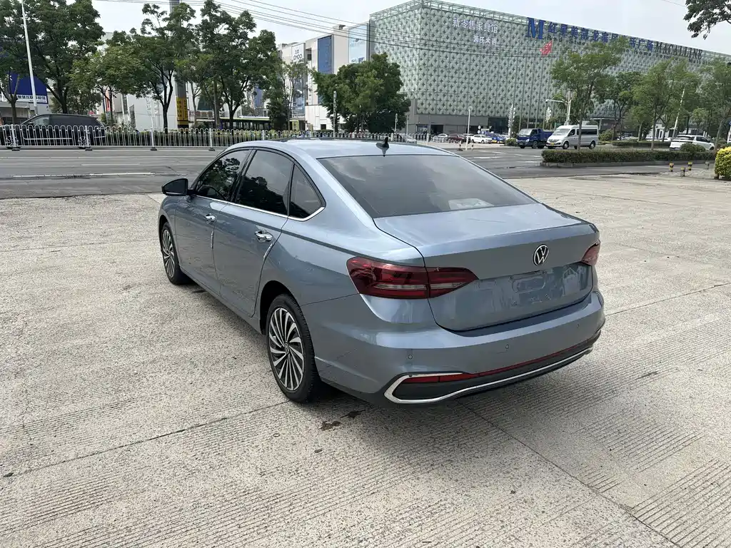 Lavida 280 TSI DSG Forever