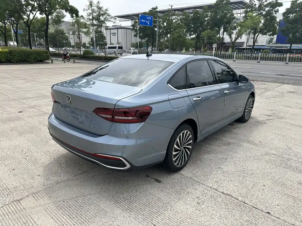 Lavida 280 TSI DSG Forever