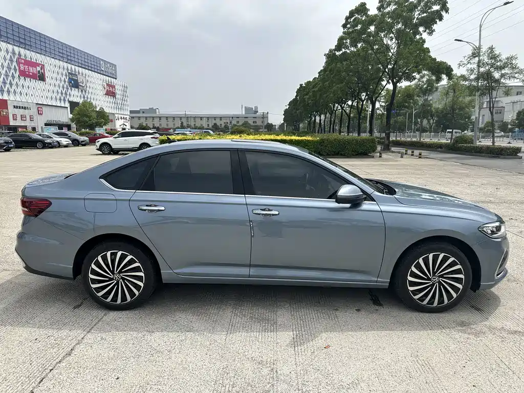 Lavida 280 TSI DSG Forever