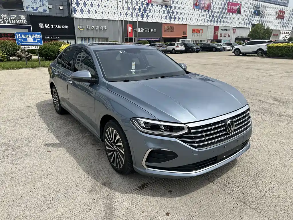 Lavida 280 TSI DSG Forever
