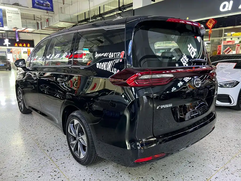 GAC Trumpchi M6 270 T DCT Luxury (7-seat)