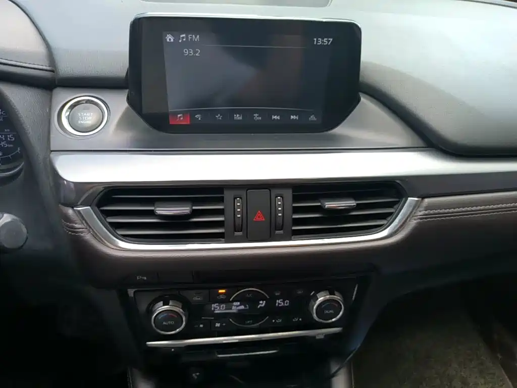 Atenza 2.0 L Blue Sky Luxury