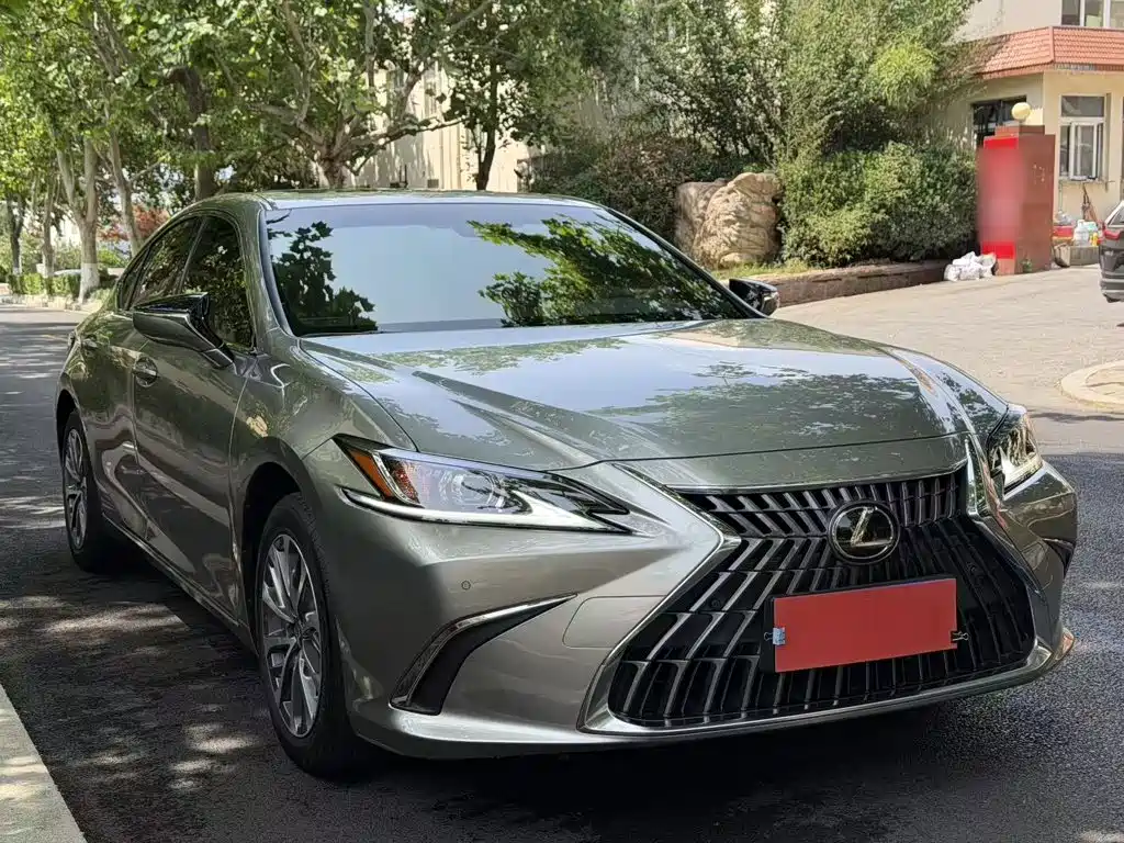 Lexus ES 200 Outstanding
