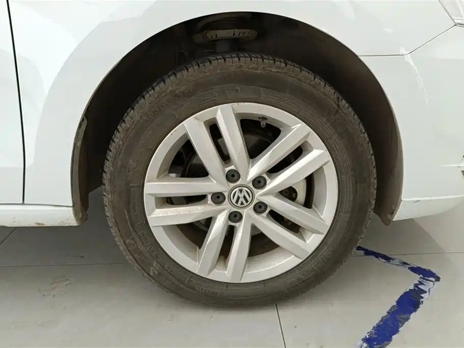 Jetta Dream 1.4 L Manual Fashion