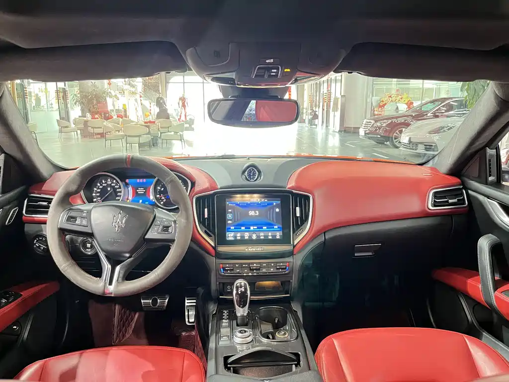 Ghibli 3.0 T Standard