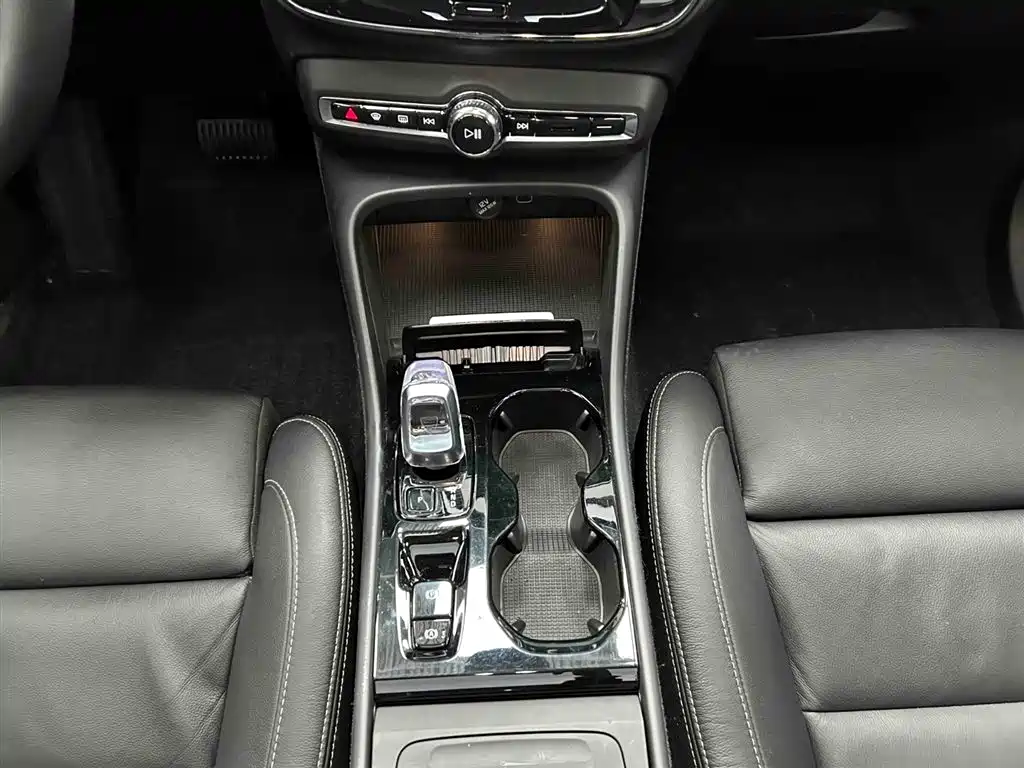 Volvo XC40 沃尔沃XC40 2023款 B4 四驱智远豪华版