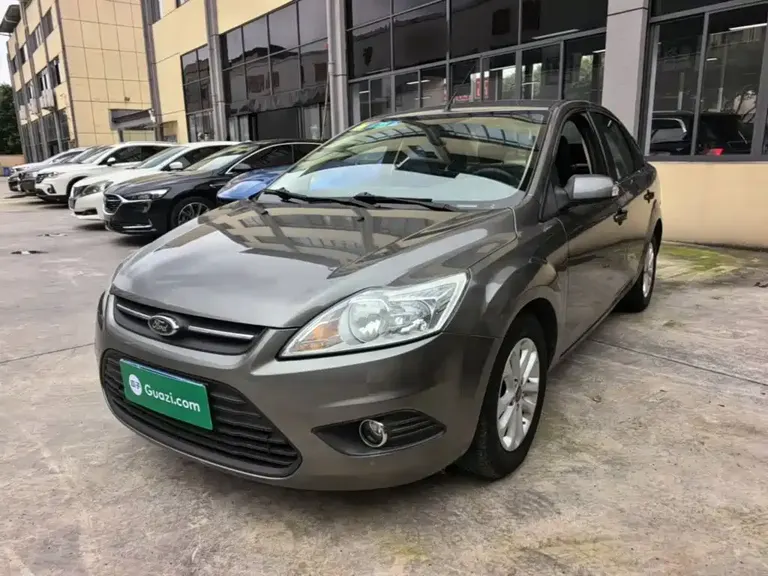 Ford Focus Sedan Classic 1.8 L Manual Basic
