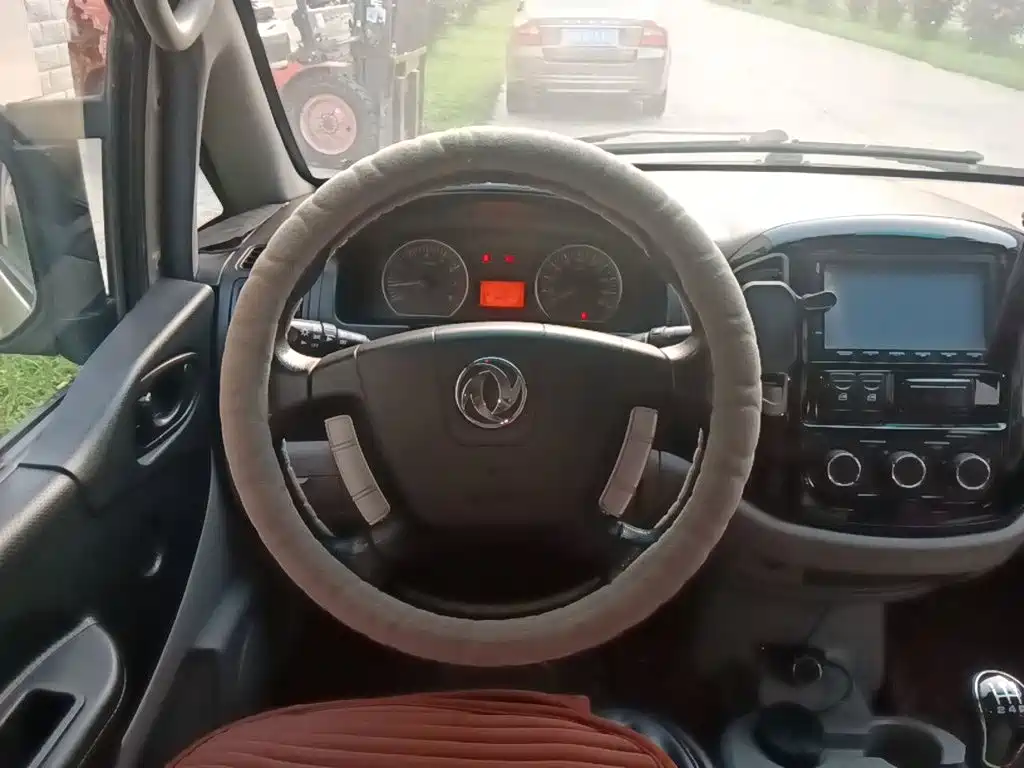Lingzhi M3 L 1.6 L 7-seat Luxury