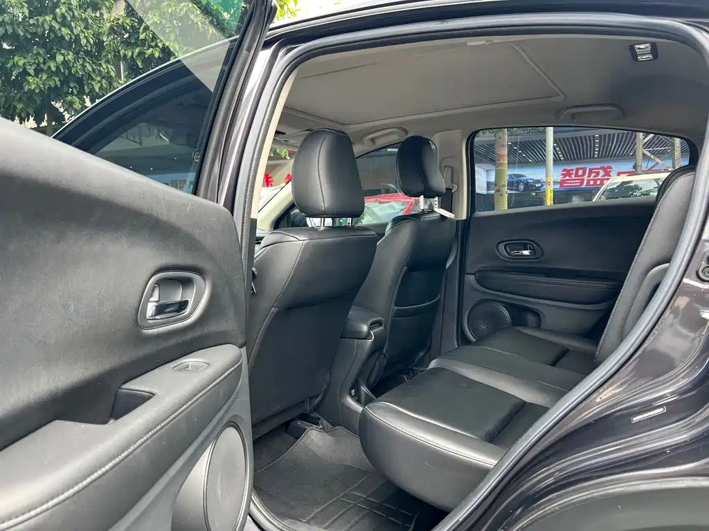 Vezel 1.5 L CVT Pioneer