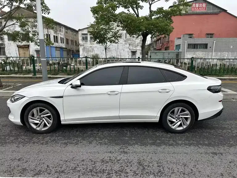 Volkswagen Lamando Lamando L 280 TSI DSG Dazzle Hot