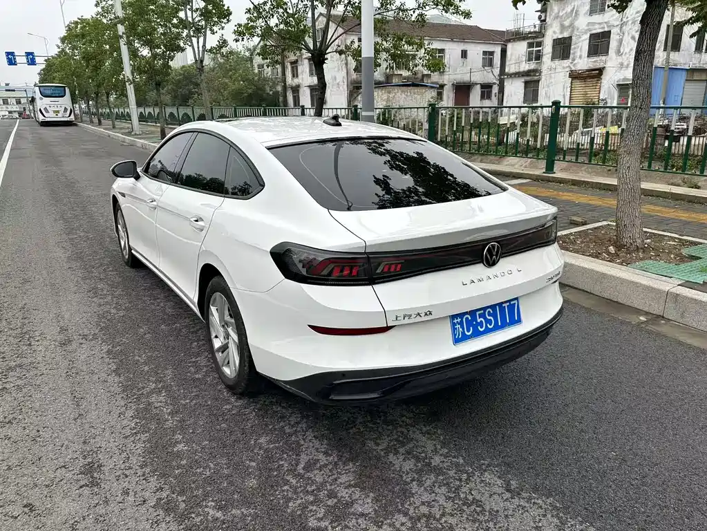 Lamando Lamando L 280 TSI DSG Dazzle Hot