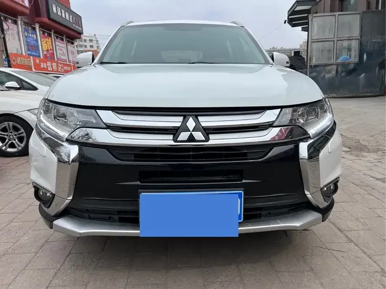 Mitsubishi Outlander 2.4 L 4 WD Elite 5-seat
