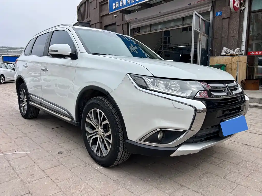 Outlander 2.4 L 4 WD Elite 5-seat
