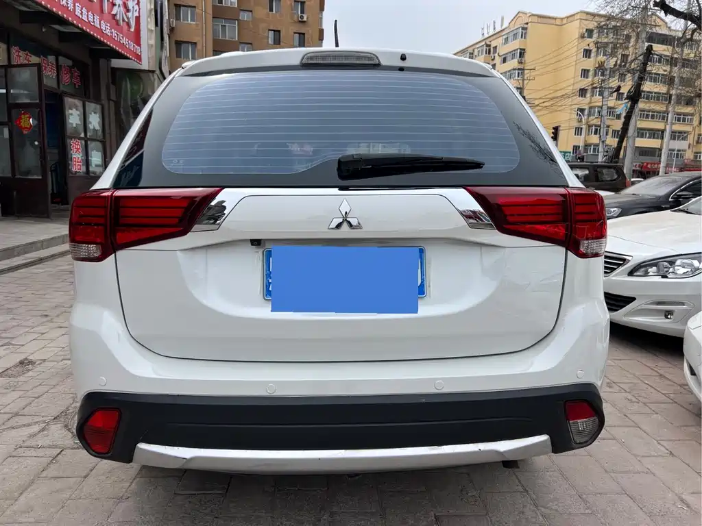 Outlander 2.4 L 4 WD Elite 5-seat