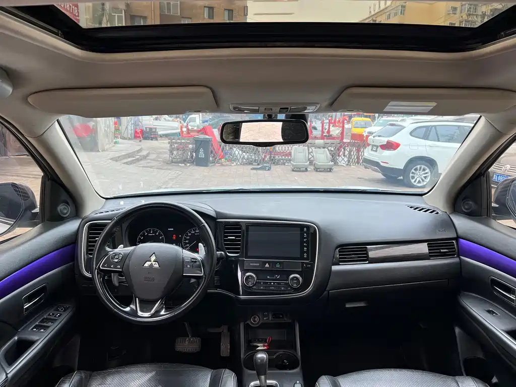 Outlander 2.4 L 4 WD Elite 5-seat