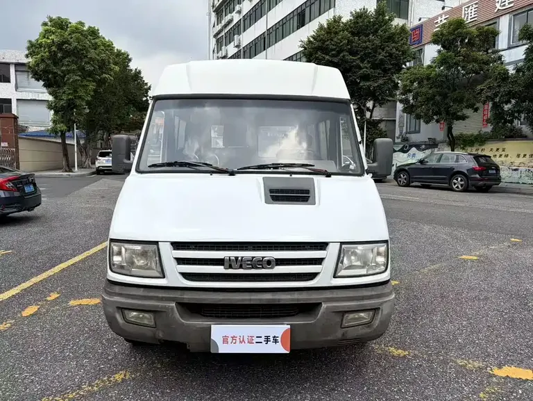 Iveco Deyi 依维柯得意 2012款 2.5 T-A 35物流1版中顶