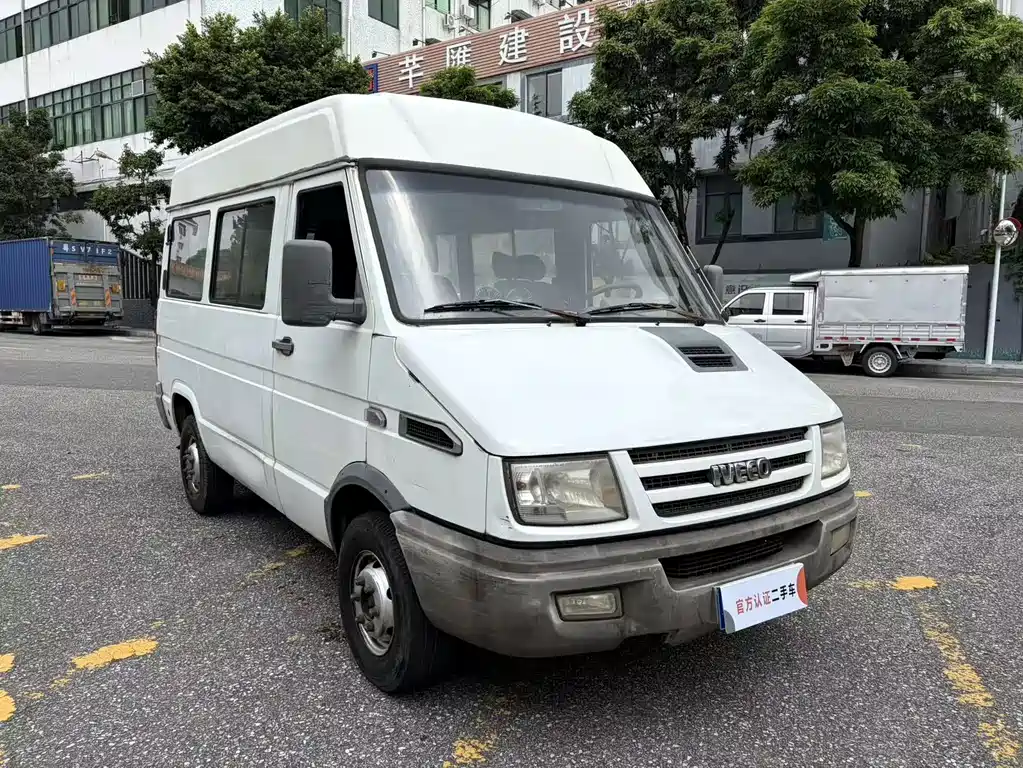 Iveco Deyi 依维柯得意 2012款 2.5 T-A 35物流1版中顶