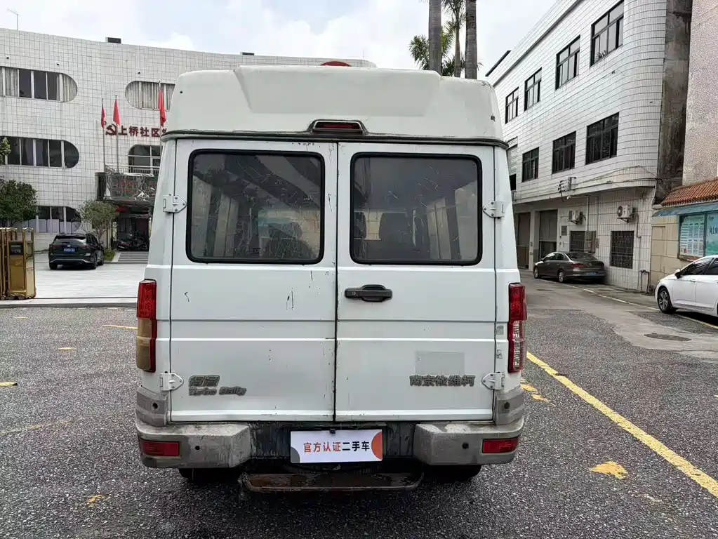 Iveco Deyi 依维柯得意 2012款 2.5 T-A 35物流1版中顶