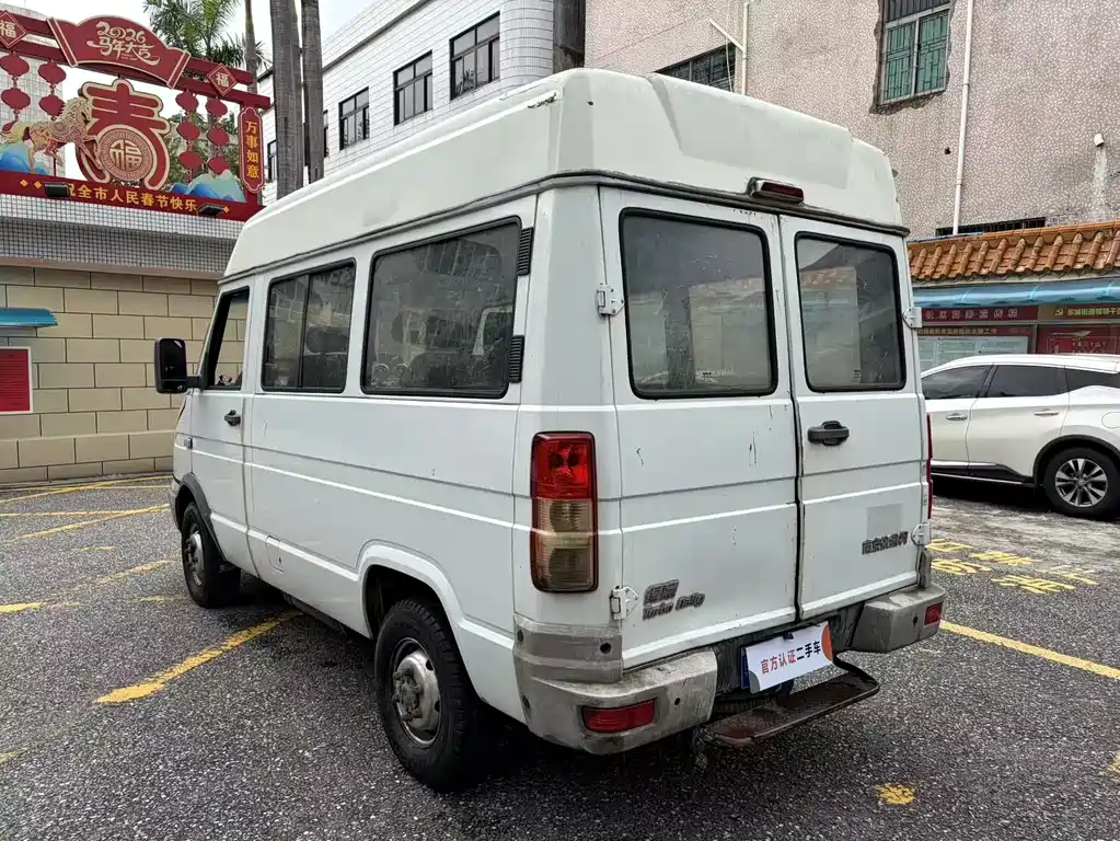 Iveco Deyi 依维柯得意 2012款 2.5 T-A 35物流1版中顶