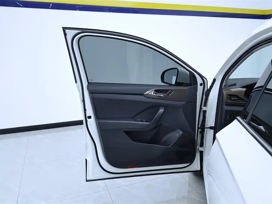 Tharu 280 TSI 2 WD Luxury PLUS