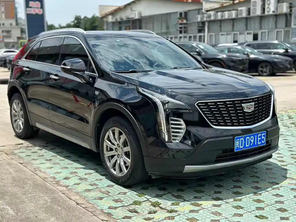 Cadillac XT4 28 T 2 WD Leading