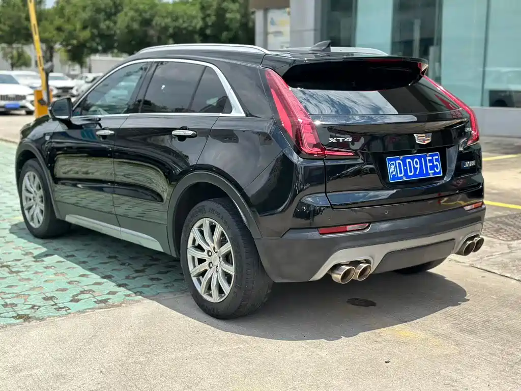 Cadillac XT4 28 T 2 WD Leading