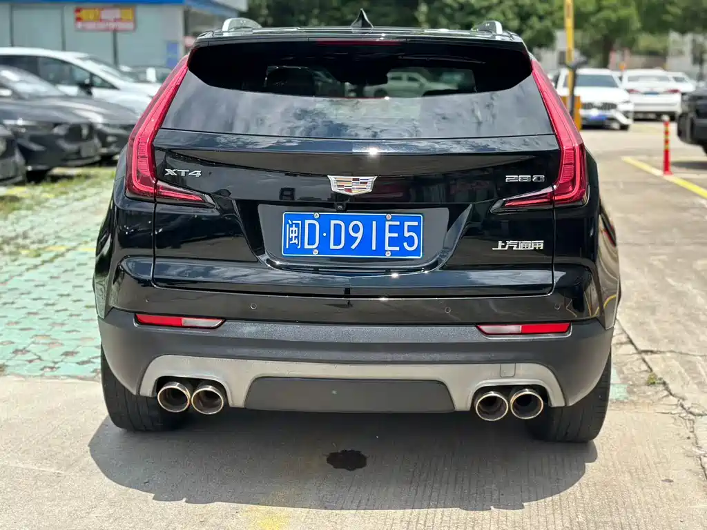 Cadillac XT4 28 T 2 WD Leading
