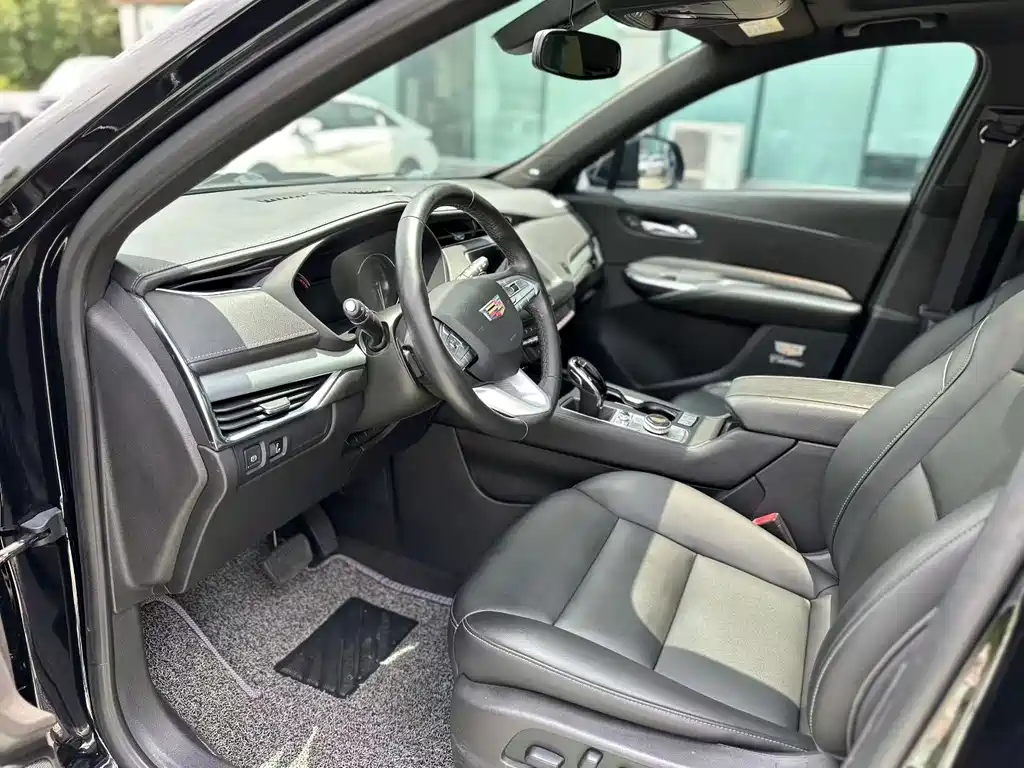 Cadillac XT4 28 T 2 WD Leading
