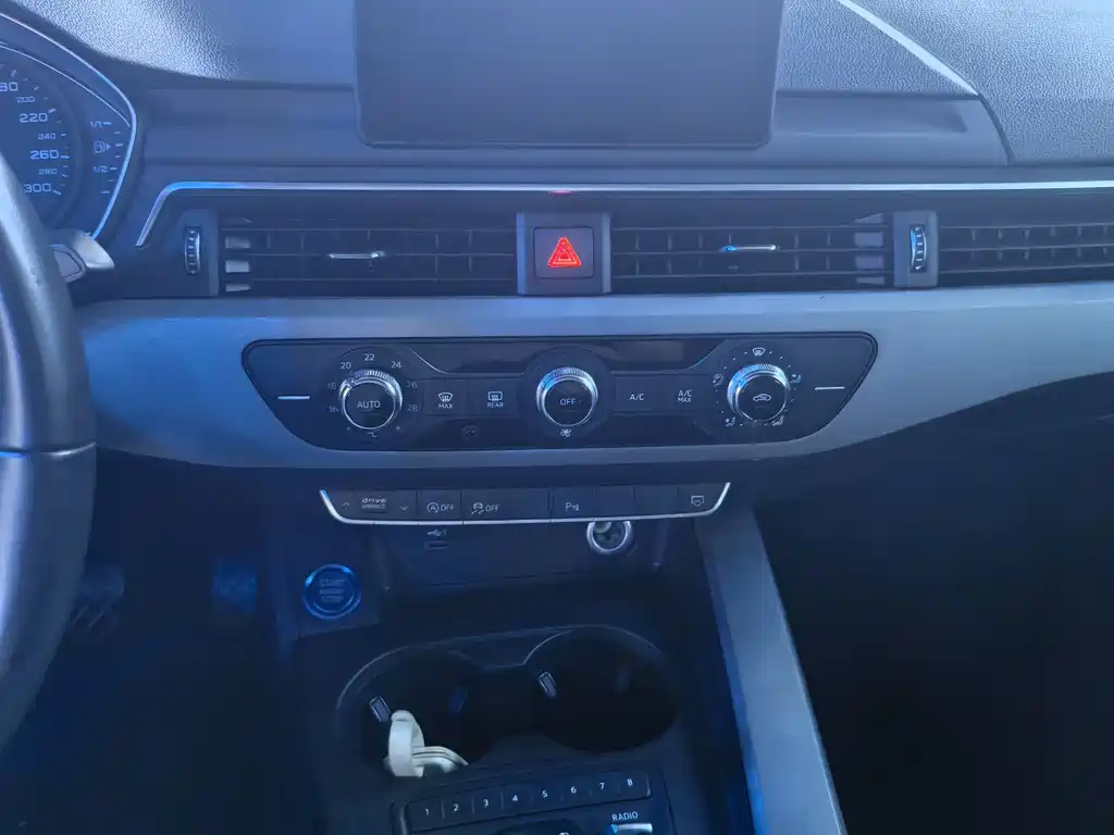 Audi A4 L 40 TFSI Progressive CN-V