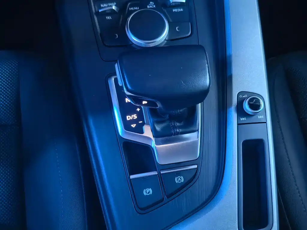 Audi A4 L 40 TFSI Progressive CN-V