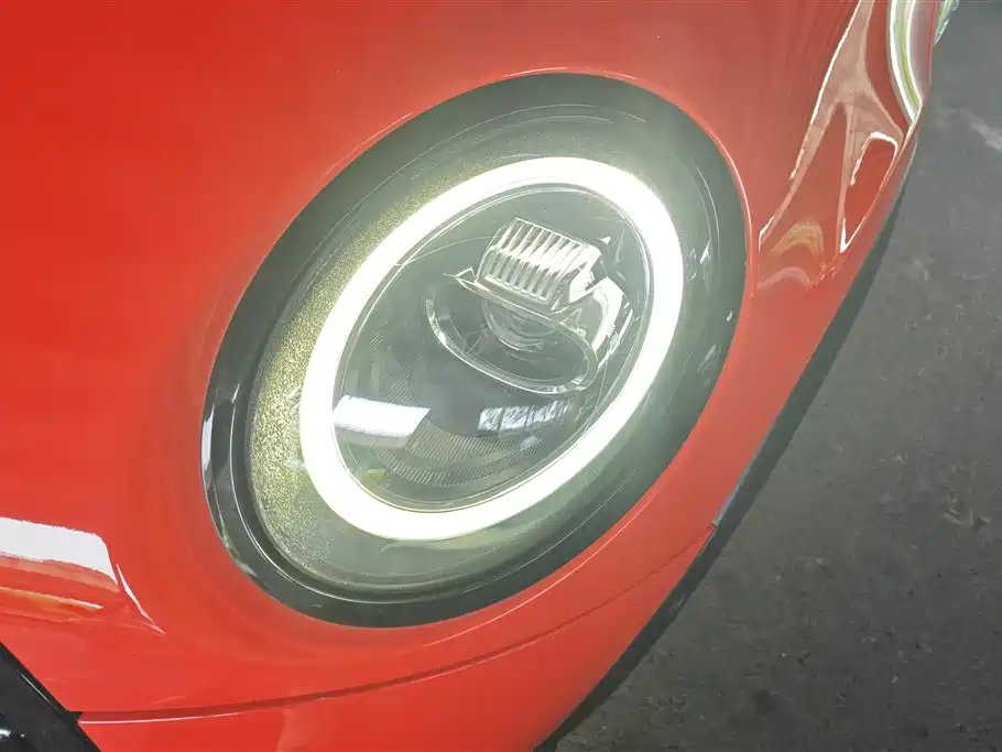 MINI 2.0 T COOPER S Artist