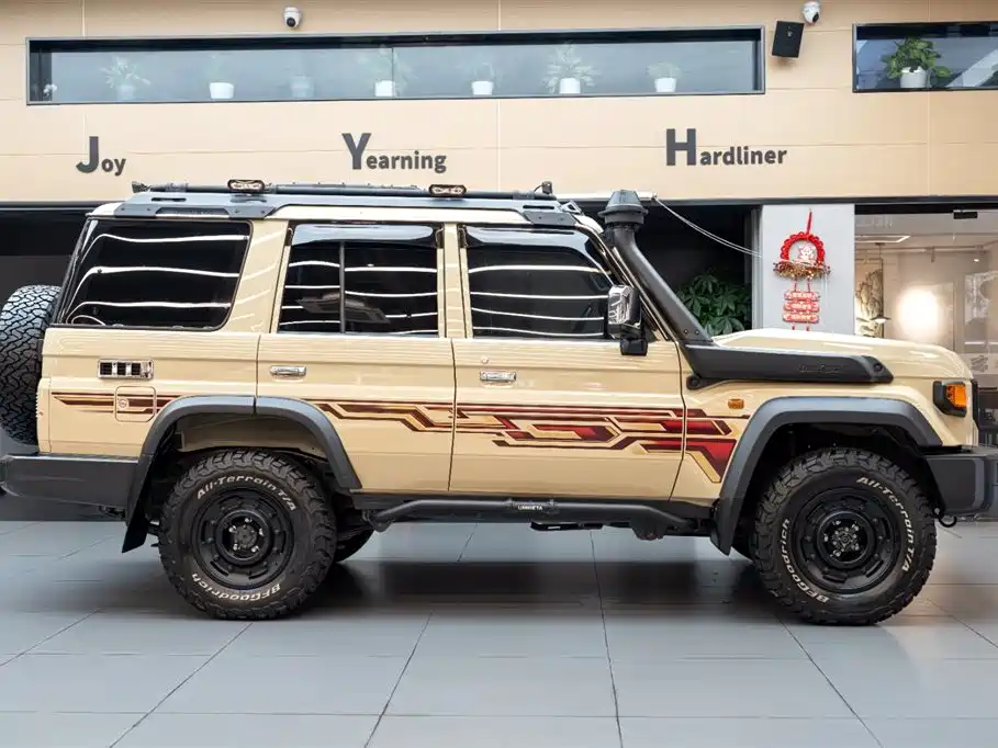 Land Cruiser (Import) 兰德酷路泽(进口) LC76 2024款 2.8 T 柴油版