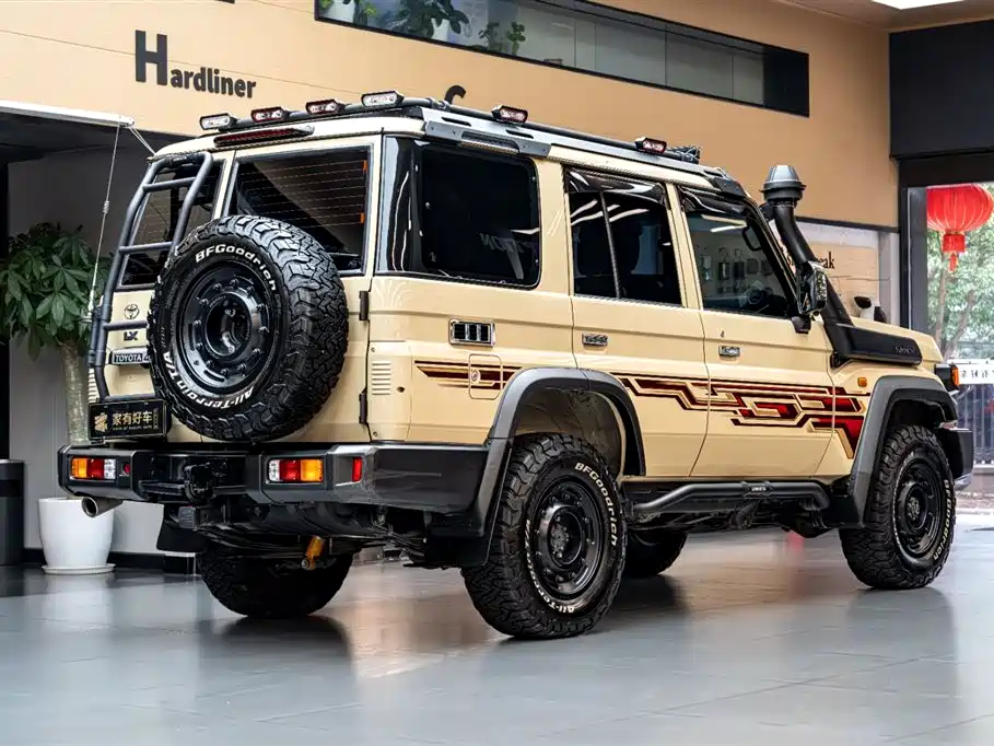 Land Cruiser (Import) 兰德酷路泽(进口) LC76 2024款 2.8 T 柴油版