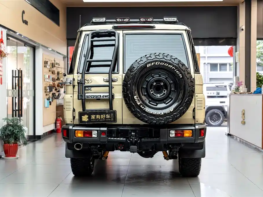 Land Cruiser (Import) 兰德酷路泽(进口) LC76 2024款 2.8 T 柴油版