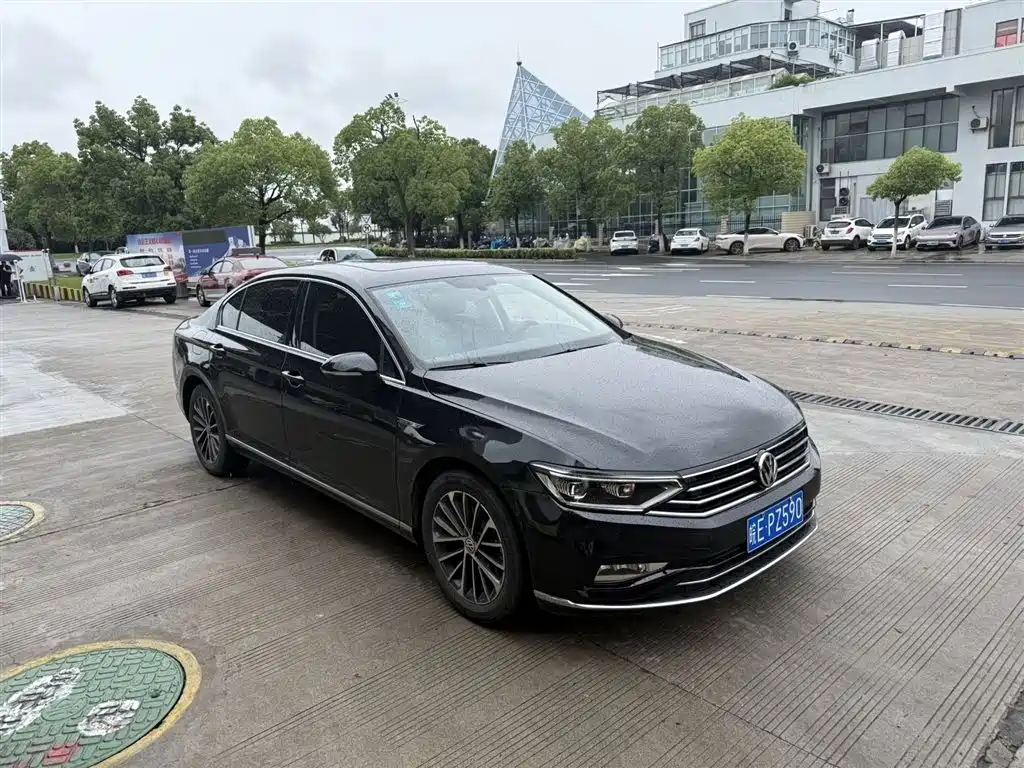 Magotan 330 TSI DSG Luxury