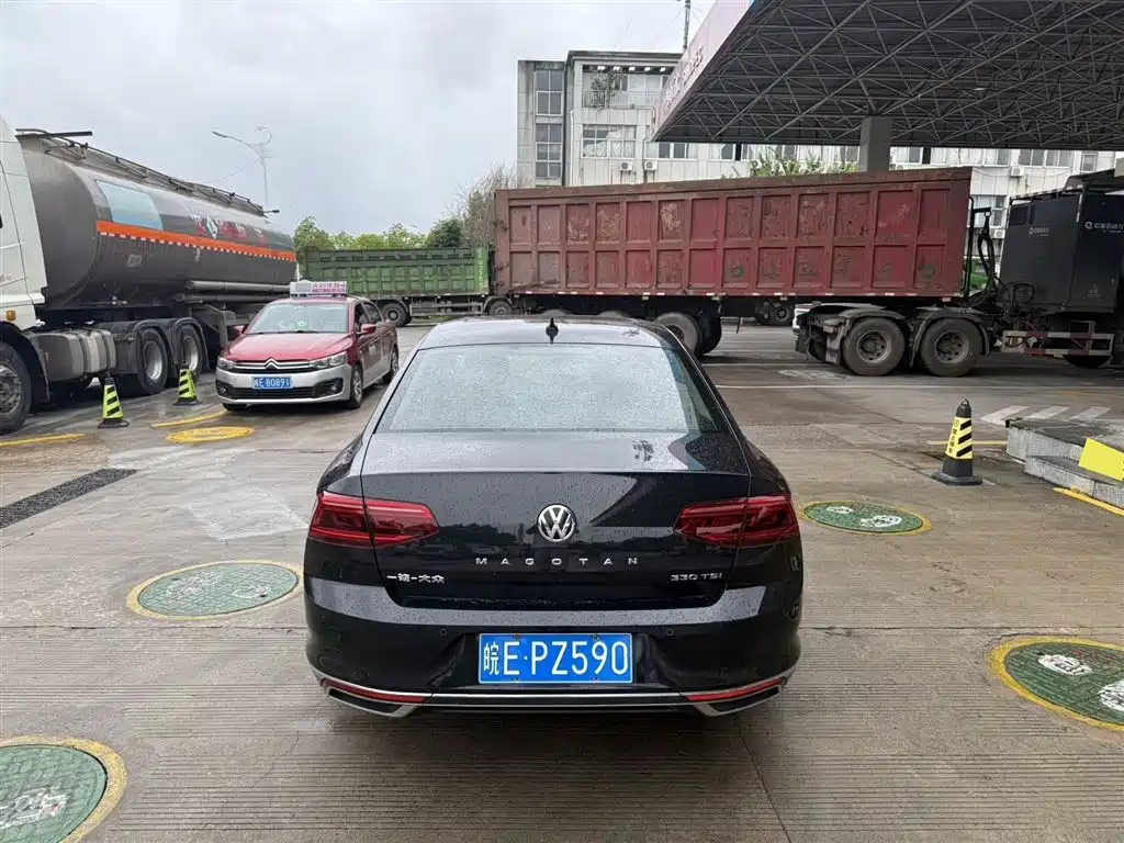 Magotan 330 TSI DSG Luxury