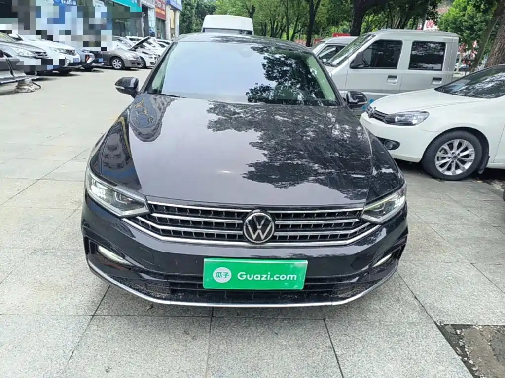 Magotan 200 10 K Commemorative 330 TSI DSG Leading