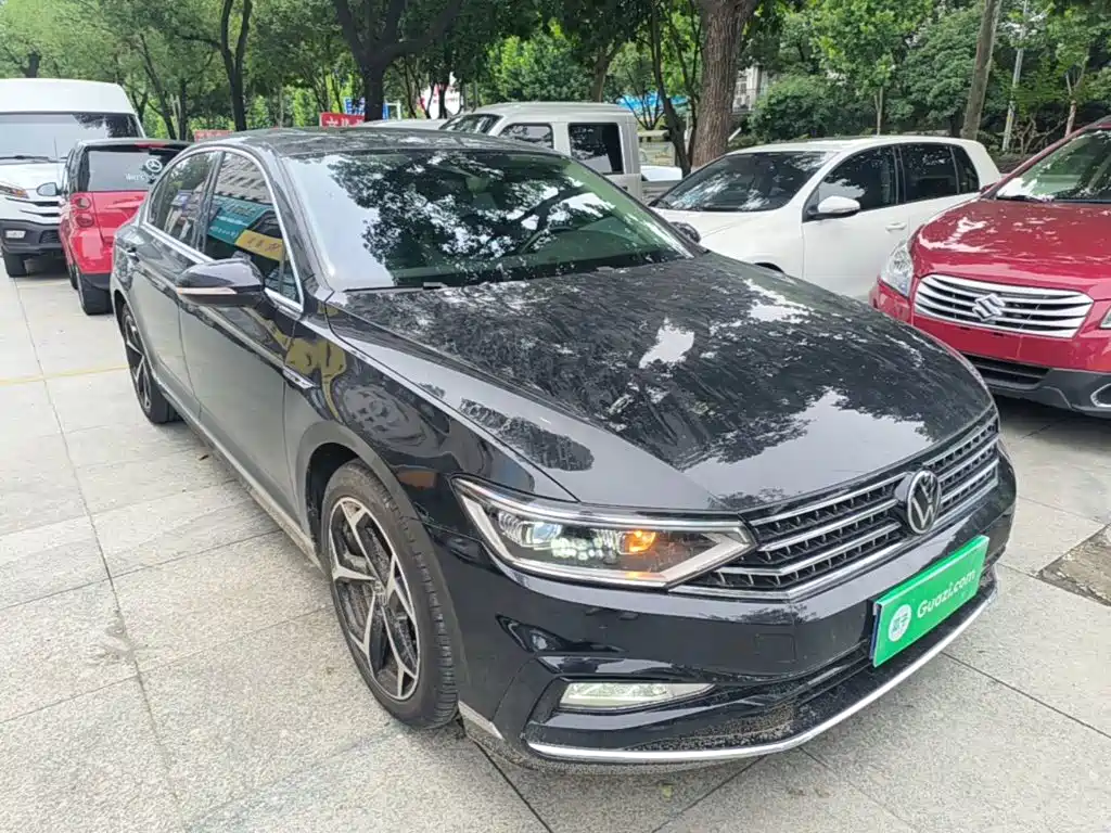 Magotan 200 10 K Commemorative 330 TSI DSG Leading