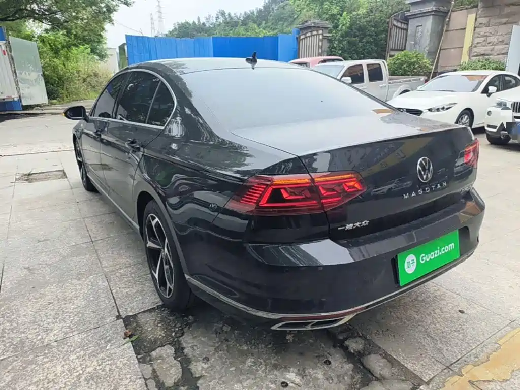 Magotan 200 10 K Commemorative 330 TSI DSG Leading