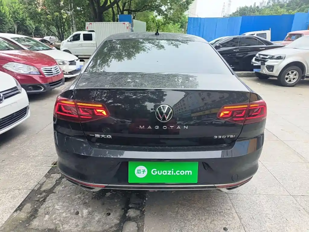 Magotan 200 10 K Commemorative 330 TSI DSG Leading