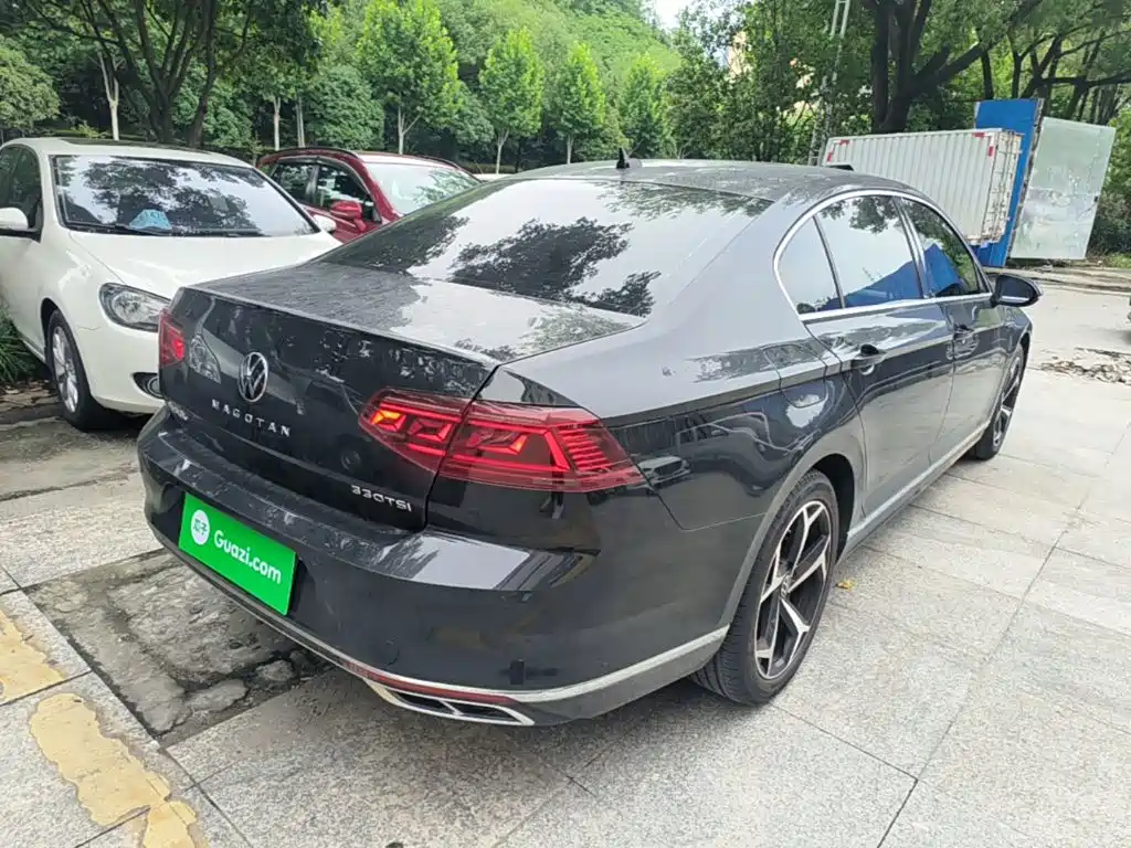 Magotan 200 10 K Commemorative 330 TSI DSG Leading