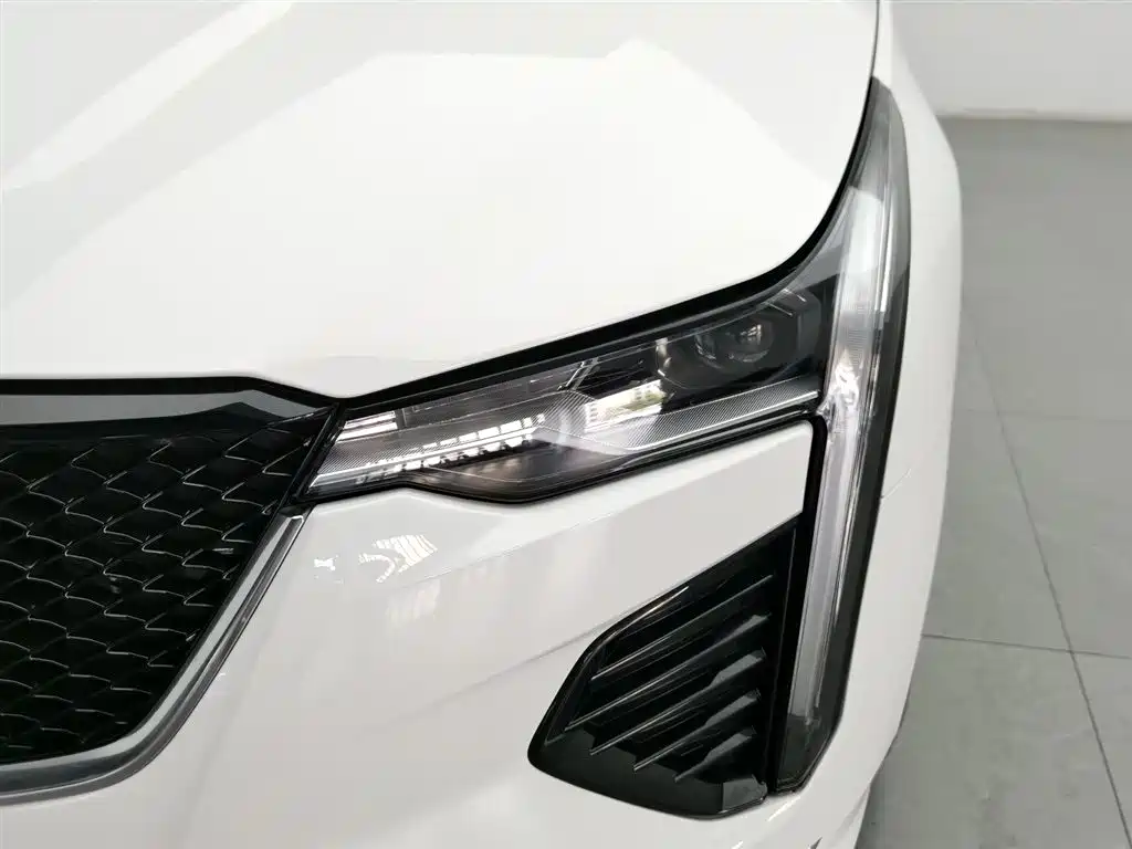 Cadillac CT4 28 T Fashion
