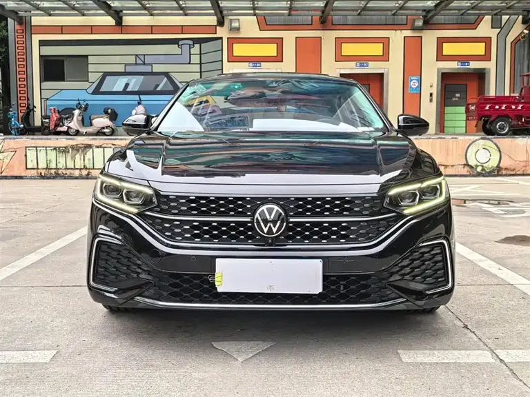 Volkswagen Passat 330 TSI Starry Sky Luxury
